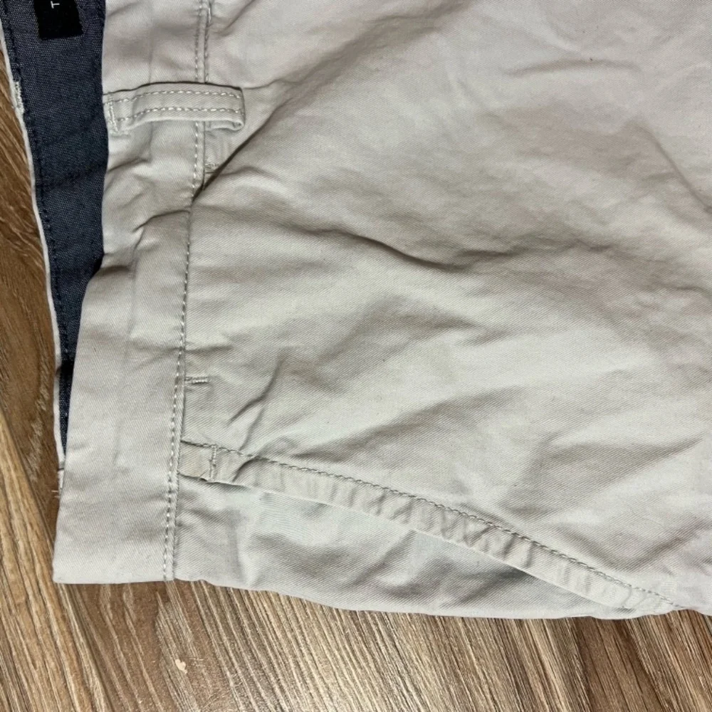 Tommy Hilfiger Denim Shorts Buttoned Back Pockets - Picture 4 of 11